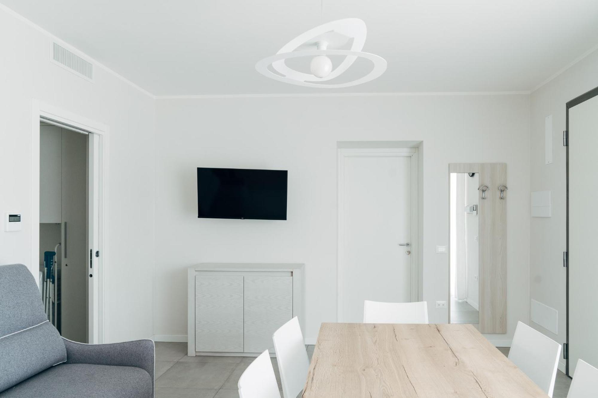 The - Luxury With Pool Appartement Peschiera del Garda